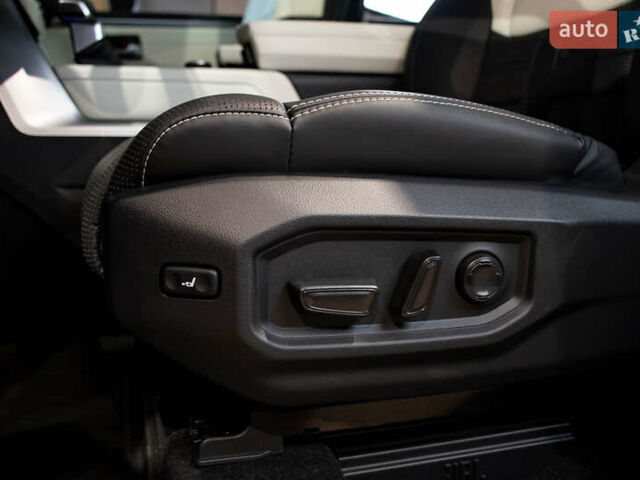 Черный Тойота Секвойя, объемом двигателя 3.45 л и пробегом 3 тыс. км за 145000 $, фото 36 на Automoto.ua