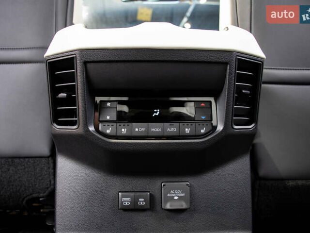 Черный Тойота Секвойя, объемом двигателя 3.45 л и пробегом 3 тыс. км за 145000 $, фото 41 на Automoto.ua