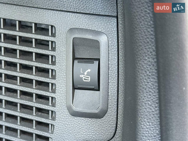 Черный Тойота Секвойя, объемом двигателя 3.5 л и пробегом 1 тыс. км за 150000 $, фото 56 на Automoto.ua