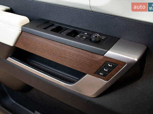 Черный Тойота Секвойя, объемом двигателя 3.45 л и пробегом 3 тыс. км за 145000 $, фото 35 на Automoto.ua