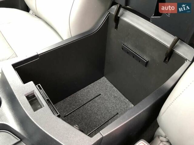 Фіолетовий Тойота Секвойя, об'ємом двигуна 5.7 л та пробігом 170 тис. км за 29800 $, фото 44 на Automoto.ua