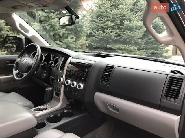 Фіолетовий Тойота Секвойя, об'ємом двигуна 5.7 л та пробігом 170 тис. км за 29800 $, фото 21 на Automoto.ua