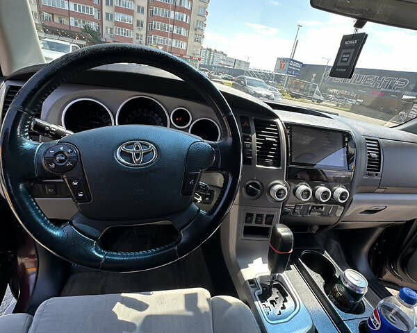 Фіолетовий Тойота Секвойя, об'ємом двигуна 4.61 л та пробігом 194 тис. км за 19900 $, фото 16 на Automoto.ua