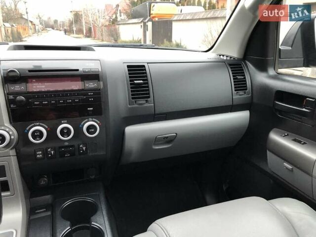 Фіолетовий Тойота Секвойя, об'ємом двигуна 5.7 л та пробігом 170 тис. км за 29800 $, фото 57 на Automoto.ua