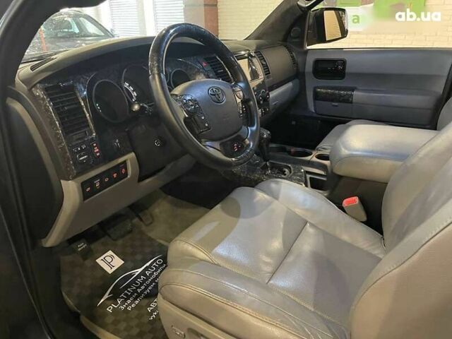 Тойота Секвойя, об'ємом двигуна 0 л та пробігом 200 тис. км за 30000 $, фото 6 на Automoto.ua