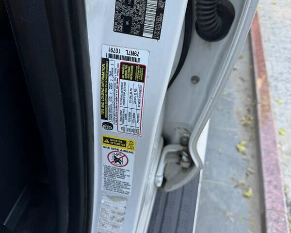 Тойота Секвойя, объемом двигателя 5.7 л и пробегом 375 тыс. км за 23500 $, фото 5 на Automoto.ua