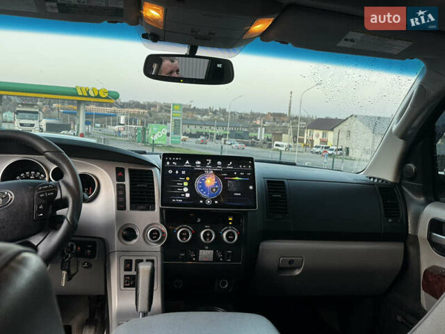 Тойота Секвойя, об'ємом двигуна 5.7 л та пробігом 178 тис. км за 26500 $, фото 7 на Automoto.ua