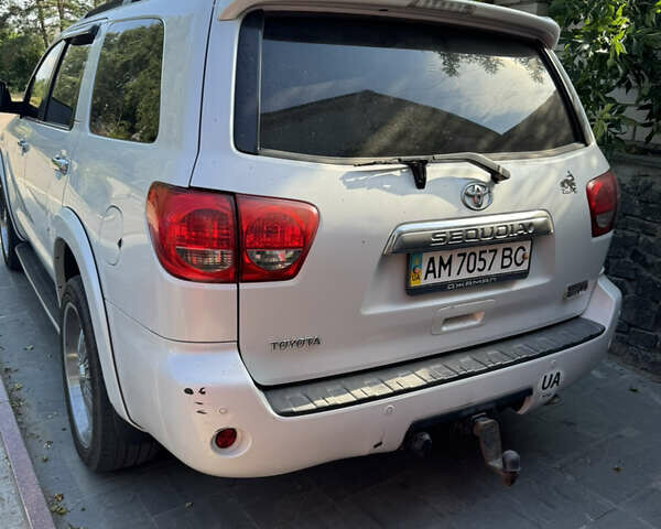 Тойота Секвойя, объемом двигателя 5.7 л и пробегом 375 тыс. км за 23500 $, фото 2 на Automoto.ua