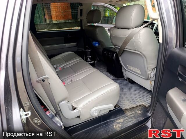 Тойота Секвойя, об'ємом двигуна 5.7 л та пробігом 250 тис. км за 29000 $, фото 7 на Automoto.ua