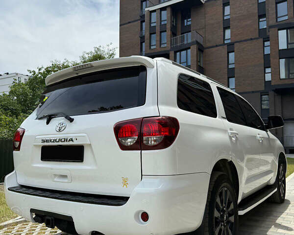 Тойота Секвойя, объемом двигателя 5.7 л и пробегом 130 тыс. км за 43700 $, фото 10 на Automoto.ua