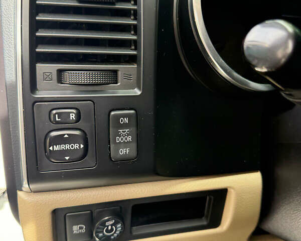 Тойота Секвойя, объемом двигателя 5.7 л и пробегом 130 тыс. км за 43700 $, фото 27 на Automoto.ua