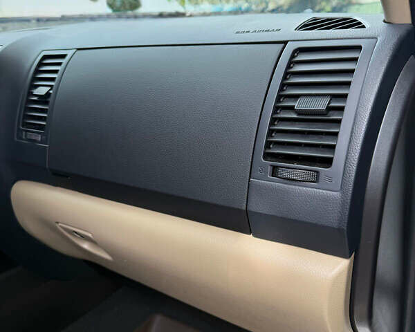 Тойота Секвойя, объемом двигателя 5.7 л и пробегом 130 тыс. км за 43700 $, фото 17 на Automoto.ua