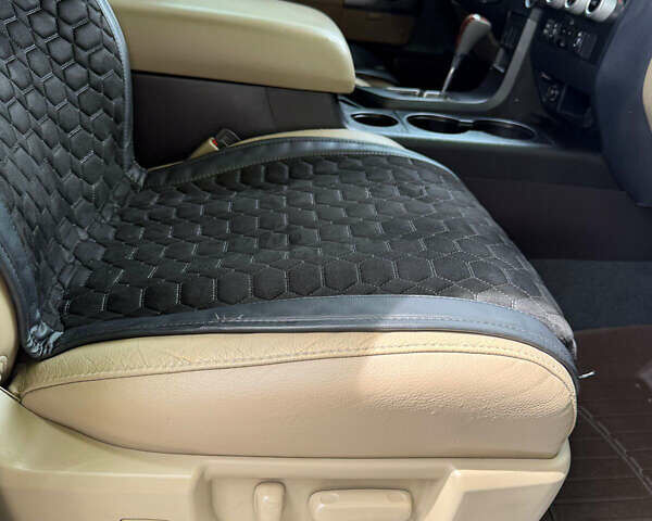 Тойота Секвойя, объемом двигателя 5.7 л и пробегом 130 тыс. км за 43700 $, фото 18 на Automoto.ua