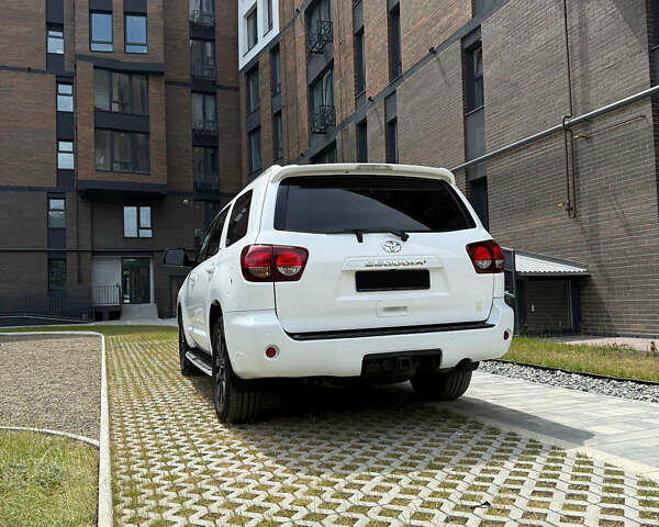 Тойота Секвойя, объемом двигателя 5.7 л и пробегом 130 тыс. км за 43700 $, фото 13 на Automoto.ua