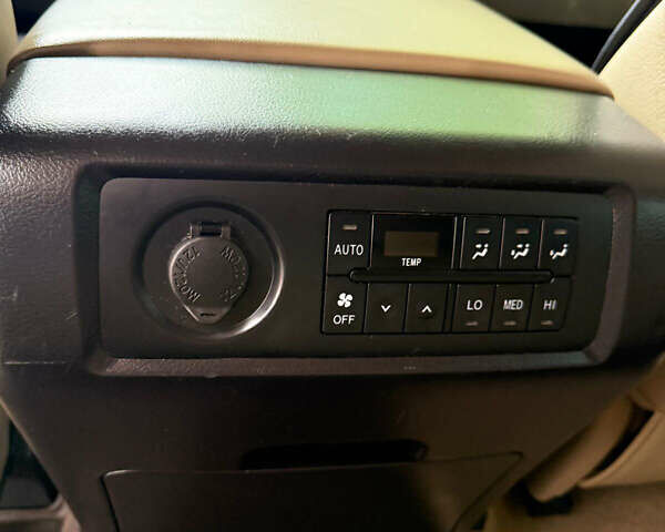 Тойота Секвойя, объемом двигателя 5.7 л и пробегом 130 тыс. км за 43700 $, фото 24 на Automoto.ua