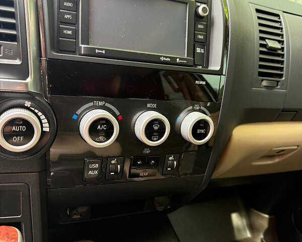 Тойота Секвойя, объемом двигателя 5.7 л и пробегом 130 тыс. км за 43700 $, фото 26 на Automoto.ua