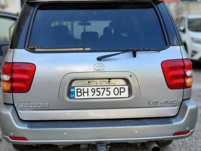 Серый Тойота Секвойя, объемом двигателя 4.7 л и пробегом 300 тыс. км за 11000 $, фото 1 на Automoto.ua