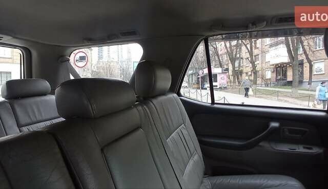 Серый Тойота Секвойя, объемом двигателя 4.7 л и пробегом 255 тыс. км за 15000 $, фото 18 на Automoto.ua