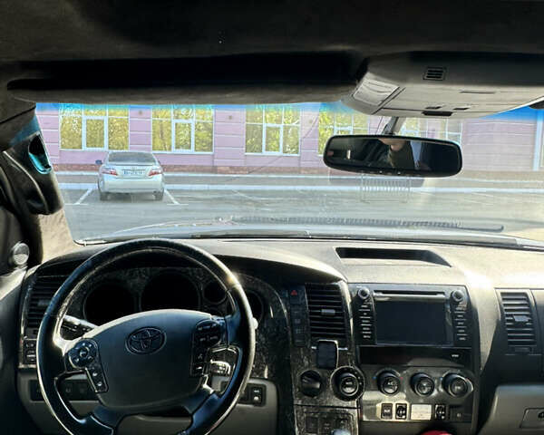 Сірий Тойота Секвойя, об'ємом двигуна 5.7 л та пробігом 200 тис. км за 23500 $, фото 7 на Automoto.ua