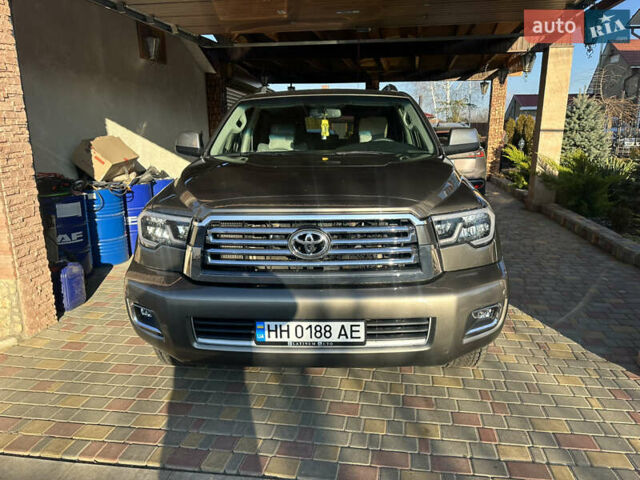 Серый Тойота Секвойя, объемом двигателя 5.7 л и пробегом 289 тыс. км за 22200 $, фото 3 на Automoto.ua