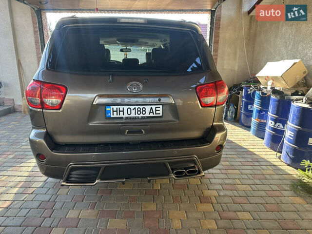 Серый Тойота Секвойя, объемом двигателя 5.7 л и пробегом 289 тыс. км за 22200 $, фото 7 на Automoto.ua