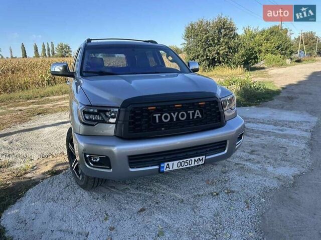 Сірий Тойота Секвойя, об'ємом двигуна 5.7 л та пробігом 160 тис. км за 21500 $, фото 2 на Automoto.ua