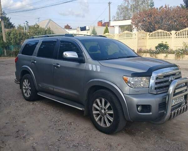 Серый Тойота Секвойя, объемом двигателя 5.66 л и пробегом 200 тыс. км за 23000 $, фото 3 на Automoto.ua