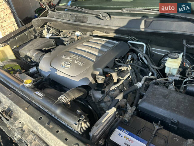 Серый Тойота Секвойя, объемом двигателя 5.7 л и пробегом 289 тыс. км за 22200 $, фото 10 на Automoto.ua
