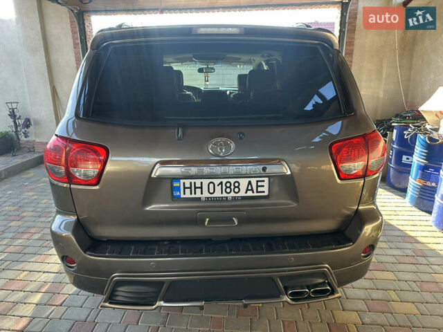 Серый Тойота Секвойя, объемом двигателя 5.7 л и пробегом 289 тыс. км за 22200 $, фото 8 на Automoto.ua