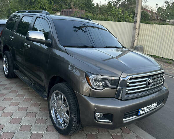 Серый Тойота Секвойя, объемом двигателя 5.7 л и пробегом 289 тыс. км за 22200 $, фото 5 на Automoto.ua