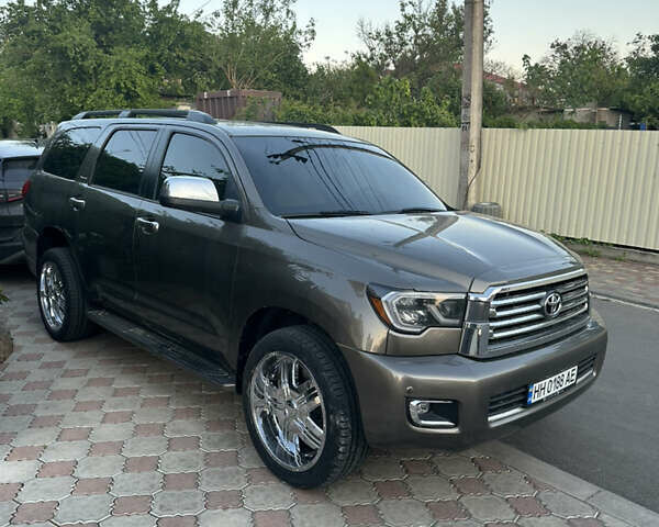 Серый Тойота Секвойя, объемом двигателя 5.7 л и пробегом 289 тыс. км за 22200 $, фото 4 на Automoto.ua