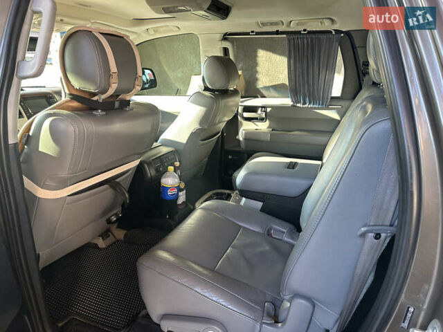 Серый Тойота Секвойя, объемом двигателя 5.7 л и пробегом 289 тыс. км за 22200 $, фото 18 на Automoto.ua