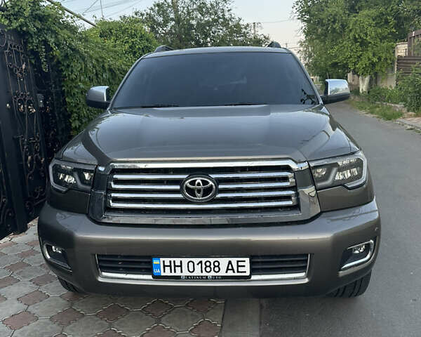 Серый Тойота Секвойя, объемом двигателя 5.7 л и пробегом 289 тыс. км за 22200 $, фото 2 на Automoto.ua