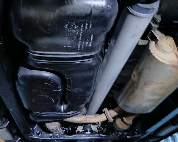 Серый Тойота Секвойя, объемом двигателя 5.7 л и пробегом 250 тыс. км за 19999 $, фото 42 на Automoto.ua