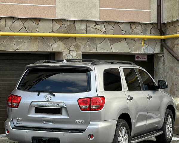 Серый Тойота Секвойя, объемом двигателя 5.7 л и пробегом 250 тыс. км за 19999 $, фото 8 на Automoto.ua