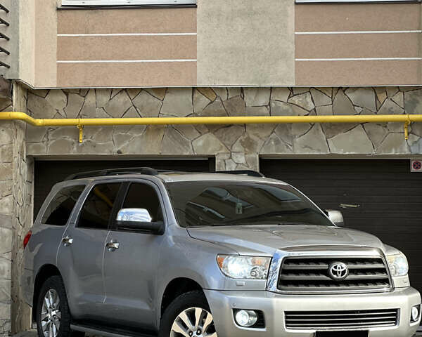 Серый Тойота Секвойя, объемом двигателя 5.7 л и пробегом 250 тыс. км за 19999 $, фото 4 на Automoto.ua