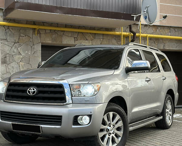 Серый Тойота Секвойя, объемом двигателя 5.7 л и пробегом 250 тыс. км за 19999 $, фото 1 на Automoto.ua