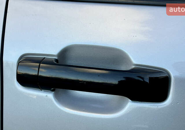 Серый Тойота Секвойя, объемом двигателя 5.7 л и пробегом 185 тыс. км за 24500 $, фото 15 на Automoto.ua