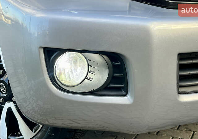 Серый Тойота Секвойя, объемом двигателя 5.7 л и пробегом 185 тыс. км за 24500 $, фото 8 на Automoto.ua