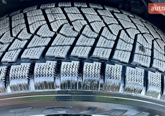 Серый Тойота Секвойя, объемом двигателя 5.7 л и пробегом 185 тыс. км за 24500 $, фото 105 на Automoto.ua