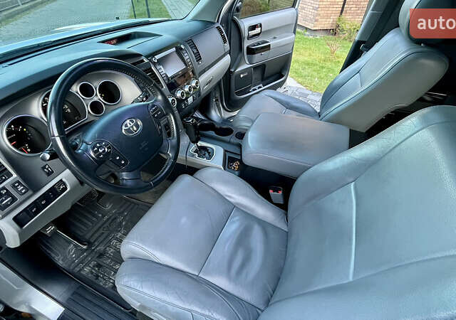 Серый Тойота Секвойя, объемом двигателя 5.7 л и пробегом 185 тыс. км за 24500 $, фото 90 на Automoto.ua