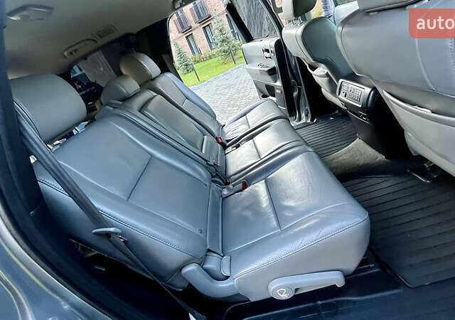 Серый Тойота Секвойя, объемом двигателя 5.7 л и пробегом 185 тыс. км за 24500 $, фото 62 на Automoto.ua