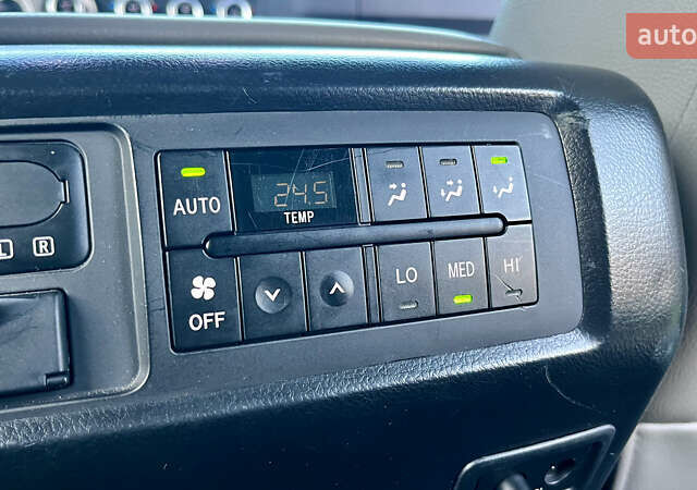 Серый Тойота Секвойя, объемом двигателя 5.7 л и пробегом 185 тыс. км за 24500 $, фото 55 на Automoto.ua