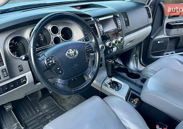 Серый Тойота Секвойя, объемом двигателя 5.7 л и пробегом 185 тыс. км за 24500 $, фото 86 на Automoto.ua