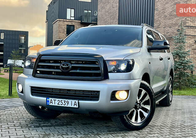 Серый Тойота Секвойя, объемом двигателя 5.7 л и пробегом 185 тыс. км за 24500 $, фото 30 на Automoto.ua