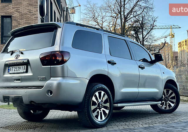 Серый Тойота Секвойя, объемом двигателя 5.7 л и пробегом 185 тыс. км за 24500 $, фото 38 на Automoto.ua