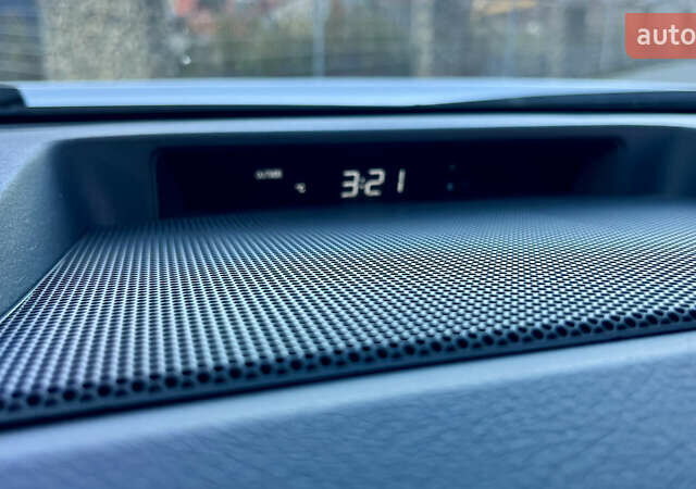 Серый Тойота Секвойя, объемом двигателя 5.7 л и пробегом 185 тыс. км за 24500 $, фото 102 на Automoto.ua