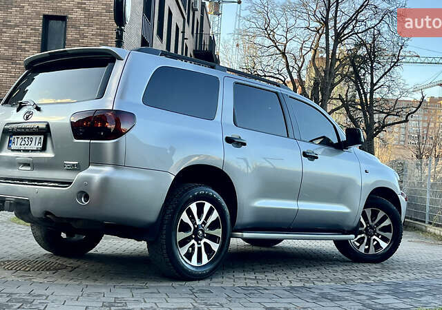 Серый Тойота Секвойя, объемом двигателя 5.7 л и пробегом 185 тыс. км за 24500 $, фото 42 на Automoto.ua