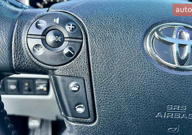 Серый Тойота Секвойя, объемом двигателя 5.7 л и пробегом 185 тыс. км за 24500 $, фото 92 на Automoto.ua