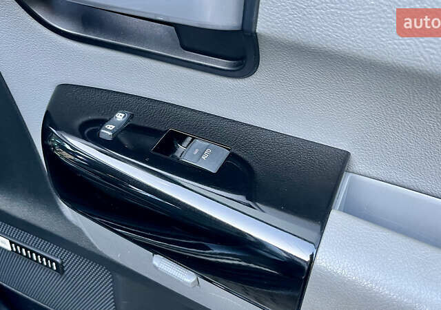 Серый Тойота Секвойя, объемом двигателя 5.7 л и пробегом 185 тыс. км за 24500 $, фото 69 на Automoto.ua